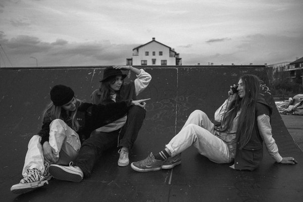 Élevez votre style professionnel : astuces pour sublimer vos boucles d"oreilles créoles