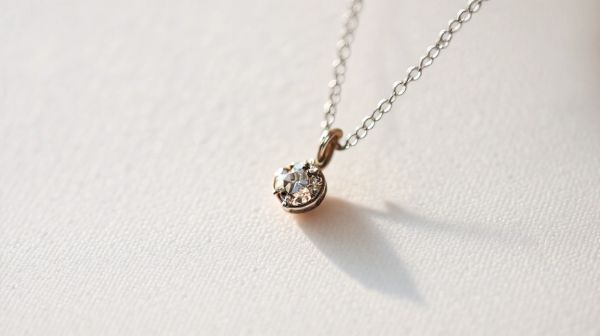 Découvrez les pendentifs en diamant : l'alliance de l'artisanat français